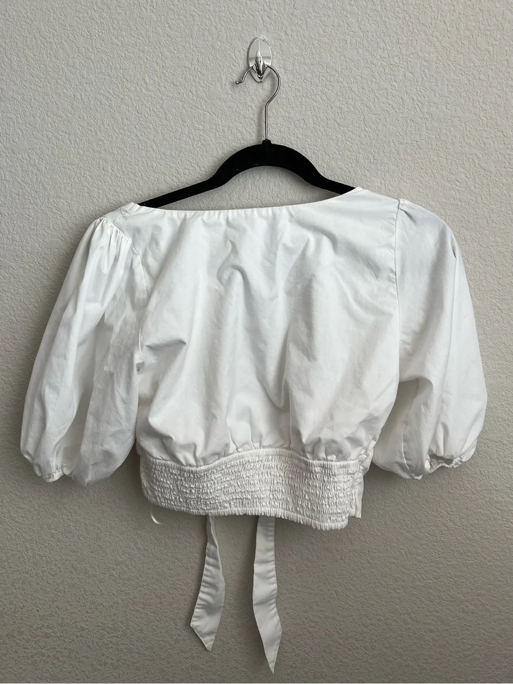 Abercrombie & Fitch Cottage White Cropped Top ruched neckline keyhole and bow